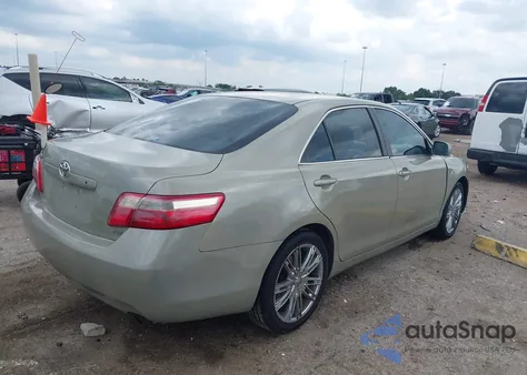 2007 Toyota Camry Ce z USA, uszkodzony, nr VIN 4T1BE46K57U140697